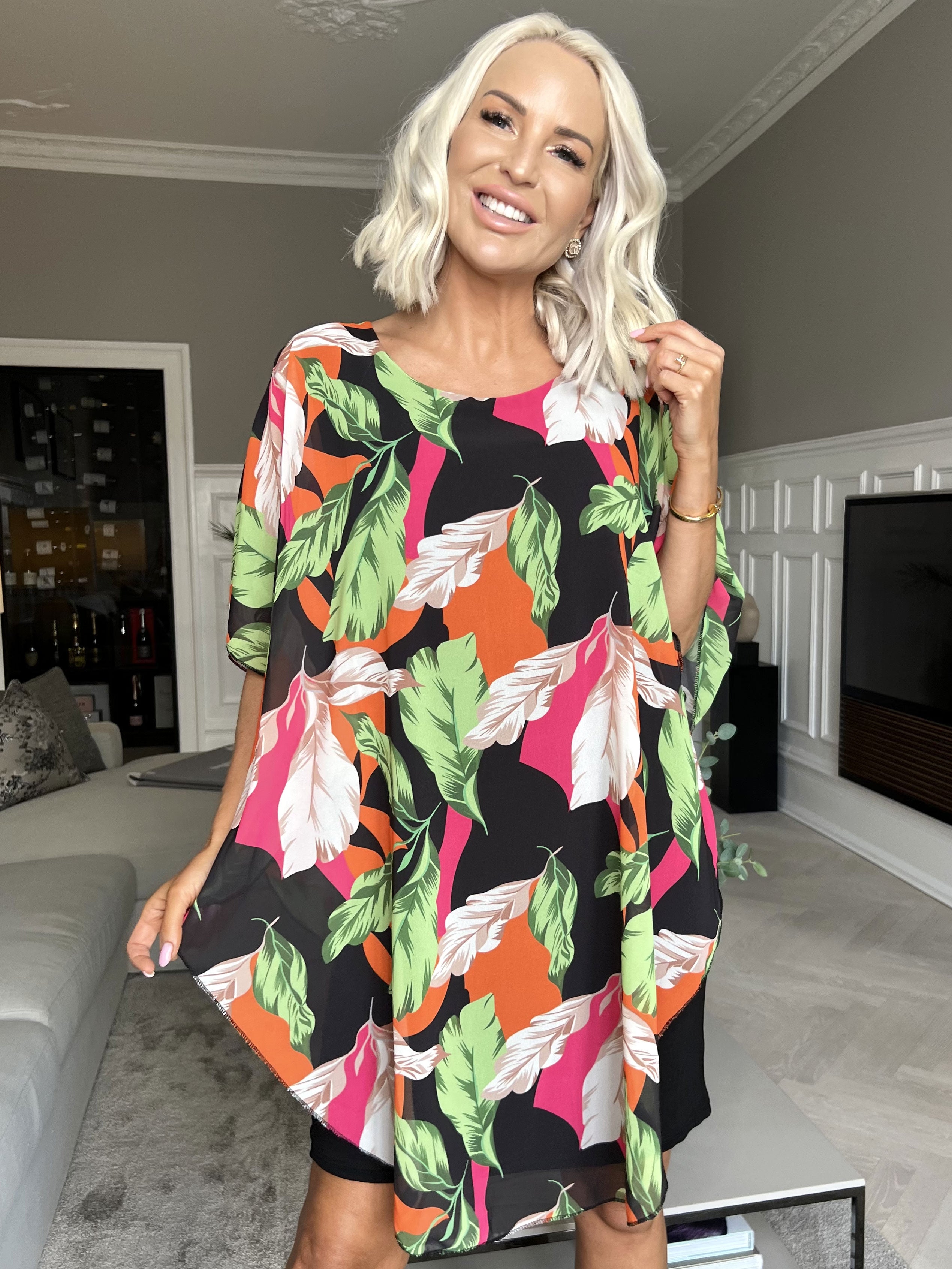 Kenya Feather - Tunikakjole med mønstret chiffonlag